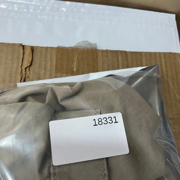 Levi's Cargo Shorts Mens 34 Beige Utility Pockets Outdoor Classic Style 42135 - Picture 9 of 9